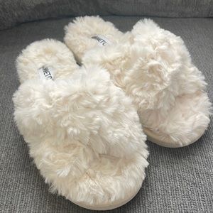 Minnetonka Slippers